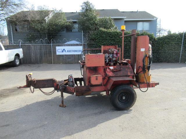 (UNKNOWN MAKE) TOWABLE GAS POWERED TAR TRAILER