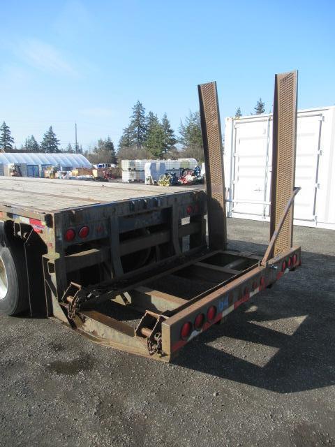 1998 UTILITY 48' X 102" FLATBED TRAILER W/ FORKLIFT CARRIER