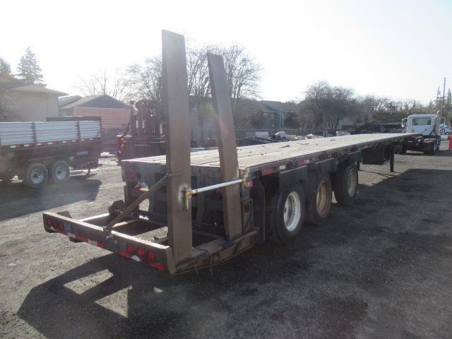 1998 UTILITY 48' X 102" FLATBED TRAILER W/ FORKLIFT CARRIER