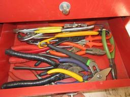 TOOL BOX, ASSORTED HAND TOOLS/HAMMERS/PRY BARS
