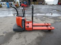 TOYOTA ELECTRIC RIDE ON PALLET JACK