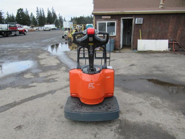 TOYOTA ELECTRIC RIDE ON PALLET JACK