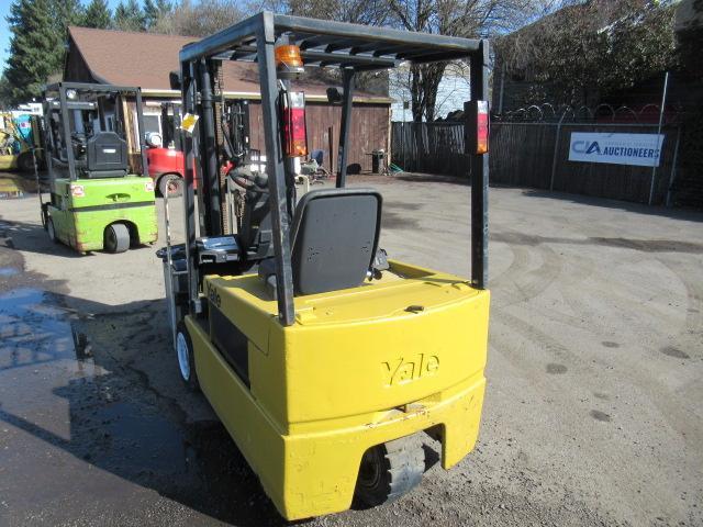 YALE ERPO40TFN48SE082 48V ELECTRIC FORKLIFT W/ CHAMPION 48V 3 PHASE CHARGER