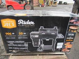 OKLAHOMA JOE'S RIDER 900 PELLET GRILL (UNUSED - IN BOX)