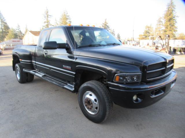 2001 DODGE 3500 4X4 EXTENDED CAB DUALLY