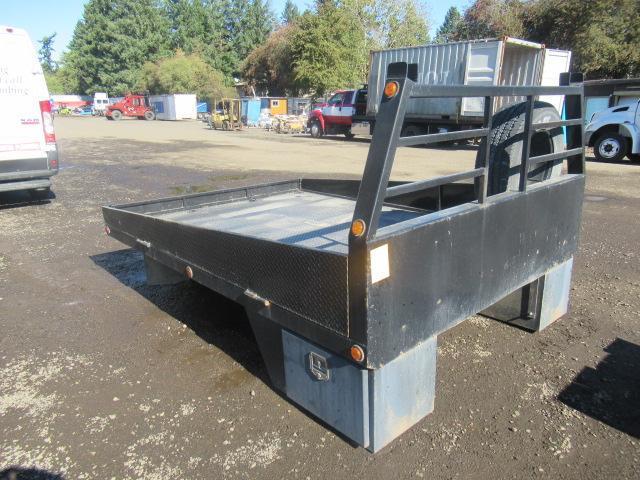 DIAMOND PLATE 10' X 7' 4'' FLATBED