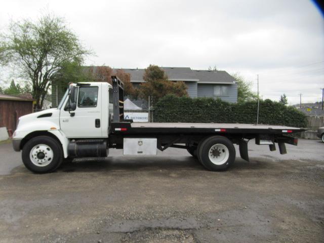 2002 INTERNATIONAL 4300 ROLL BACK HAULER