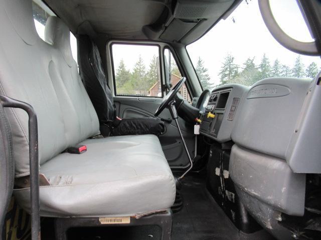 2002 INTERNATIONAL 4300 ROLL BACK HAULER