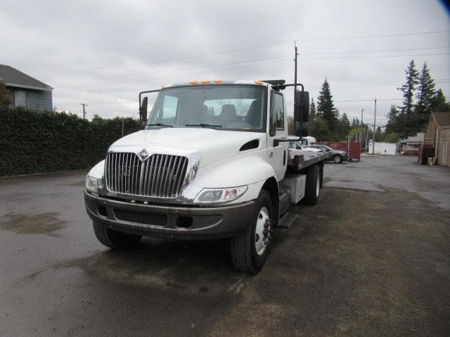 2002 INTERNATIONAL 4300 ROLL BACK HAULER