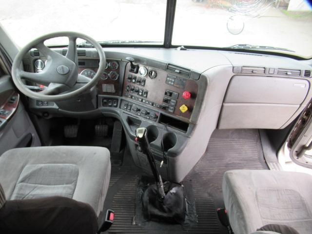 2004 FREIGHTLINER CENTURY CLASS S/T TANDEM AXLE SLEEPER CAB