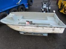 7' FIBERGLASS DINGY BOAT W/ MONTGOMERY WARD SEA KING 7.5HP OUTBOARD MOTOR