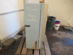 VINTAGE VENDORLATOR VF56B-F PEPSI-COLA 115V VENDING MACHINE