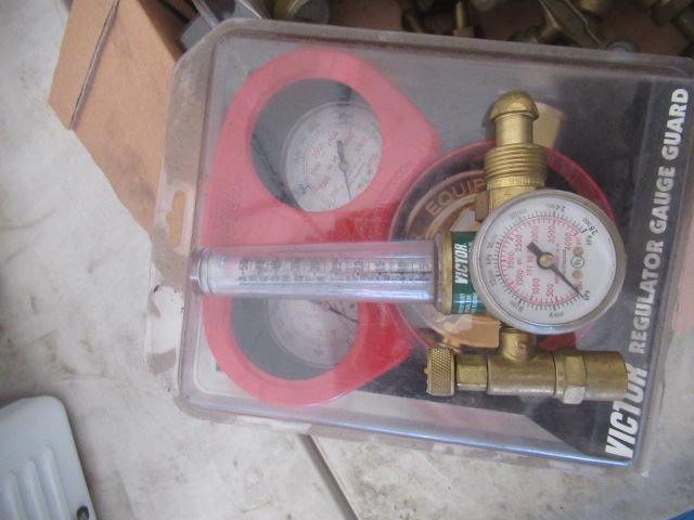 ASSORTED GAS REGULATORS & GAUGES W/ (2) UNUSED GAUGE GUARDS