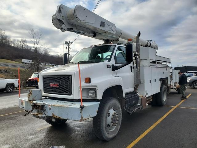 2006 GMC 8500 4X4 ALTEC AM650 BUCKET