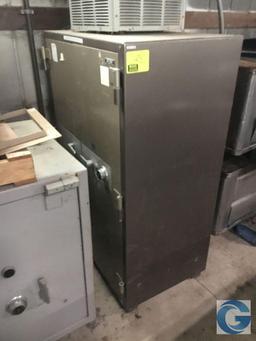 41" x 25-1/2" x 62" Star safe