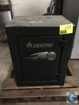 21-1/2" x 18-1/2" x 27-1/2" Sentry safe