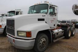 2001 Mack CH613 T/A Daycab Truck