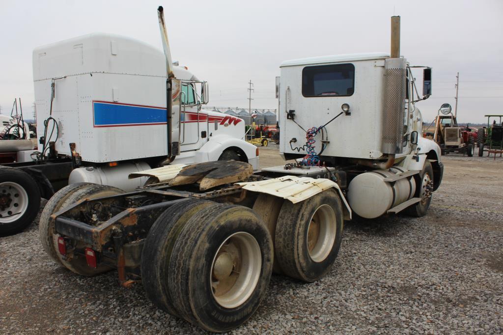 1995 International 9200 T/A Daycab Truck