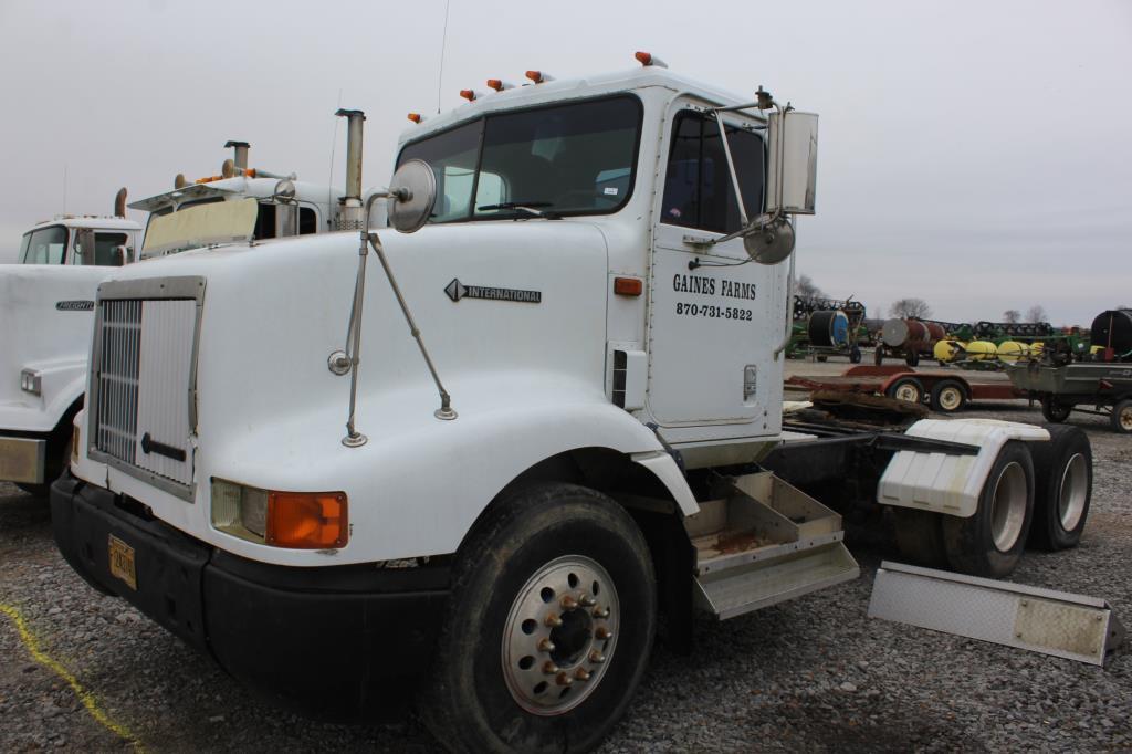 1995 International 9200 T/A Daycab Truck