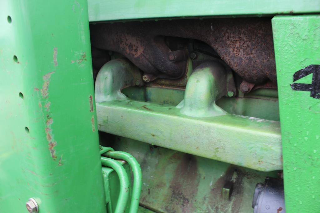 John Deere 4020 Tractor w/ Loader