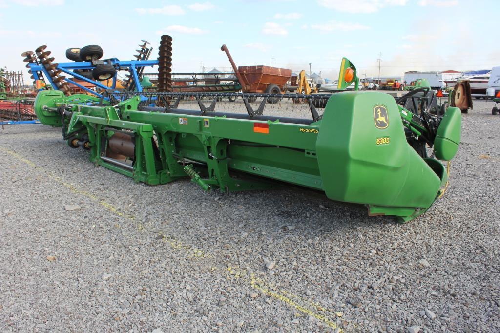 John Deere 630D 30' Draper Header