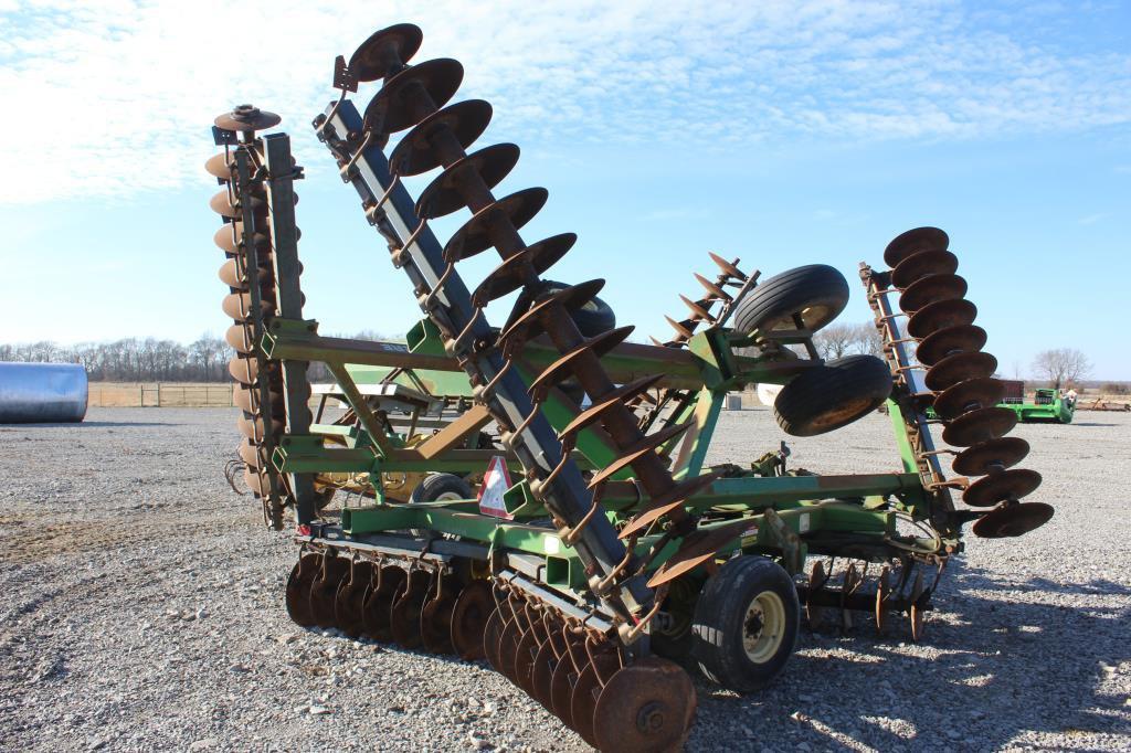 John Deere 630 32' Pull Type Folding Disc