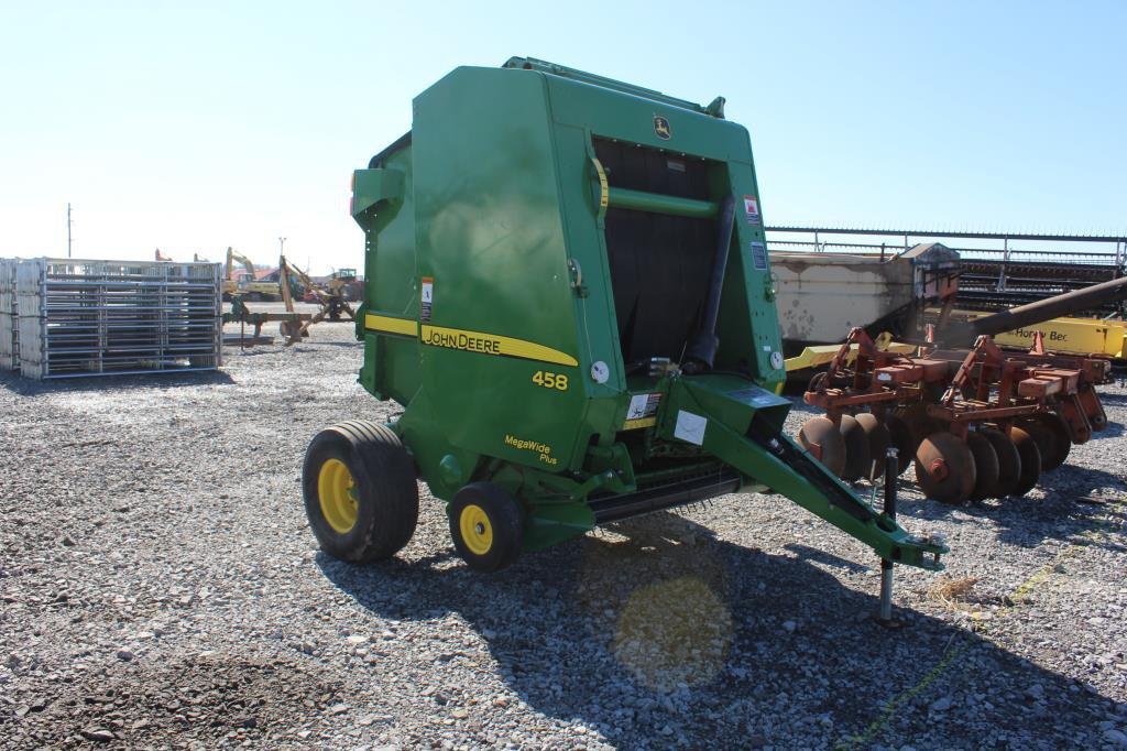 John Deere 458 Round Baler