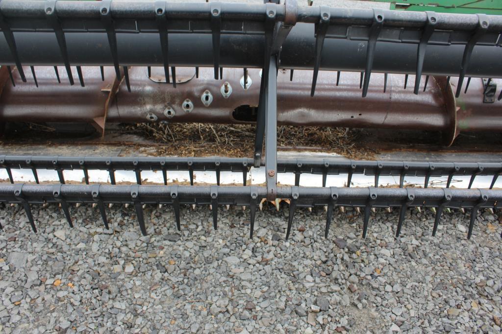 John Deere 925 25' Draper Header