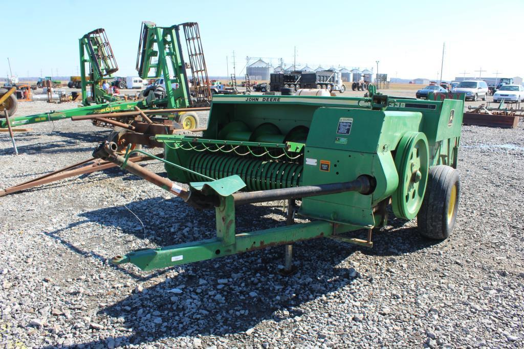 1990 John Deere 338 Square Bale