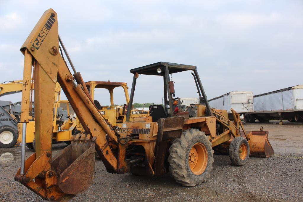 Case 580C Loader Backhoe