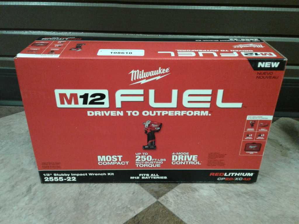 Milwaukee M12 Fuel 1/2" Stubby Impact Wrench Kit