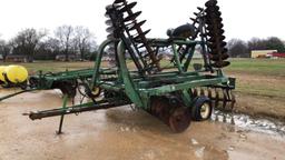 John Deere 235 28.5' Pull Type Folding Disc