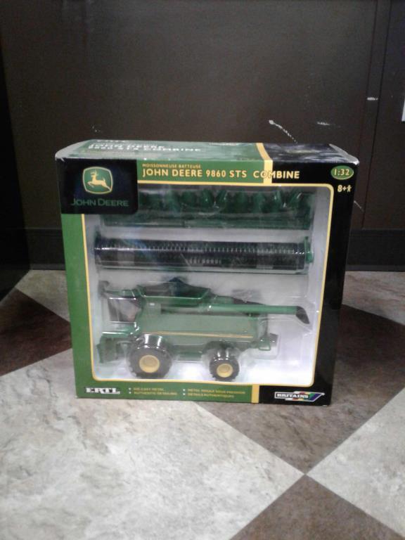 Unused John Deere 9860 CTS Toy Combine w/2 Headers