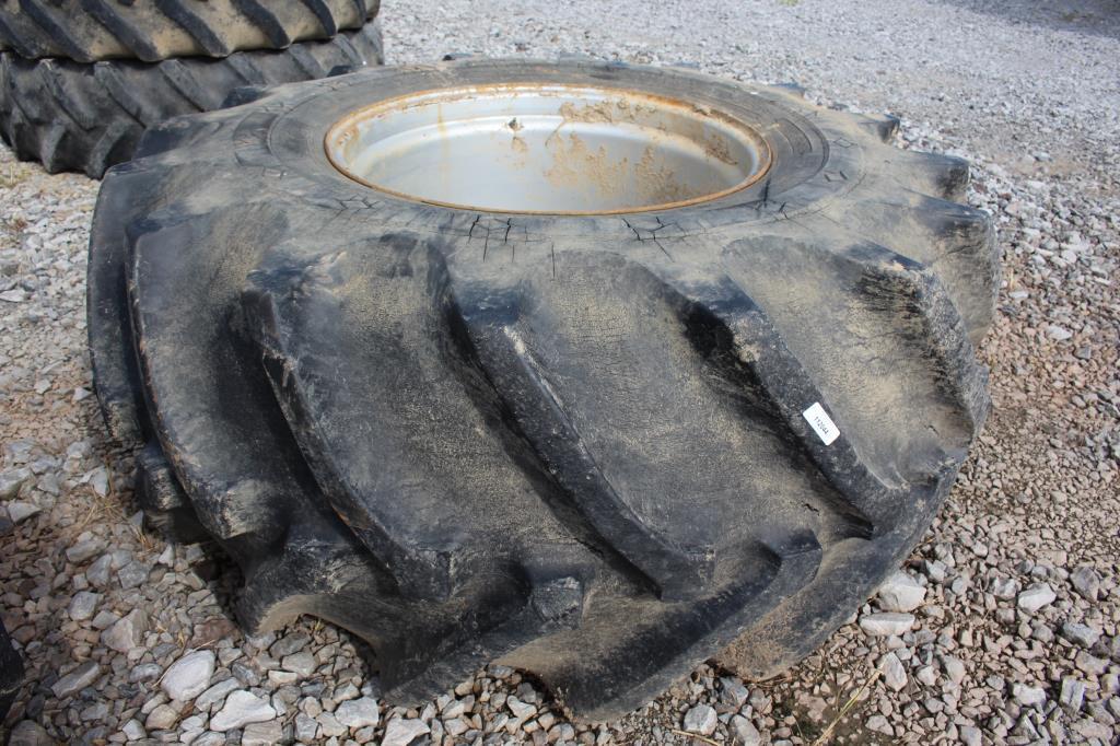 (1) Goodyear 30.5L-32 Tire w/ Rim