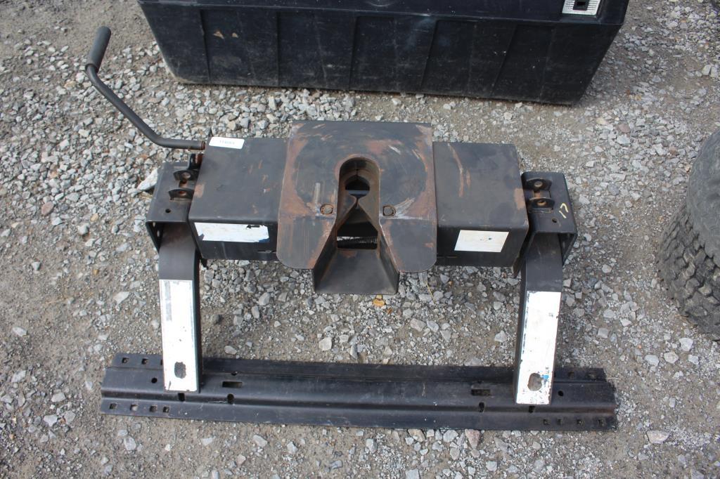 Reese 5th Wheel Hitch w/Rails