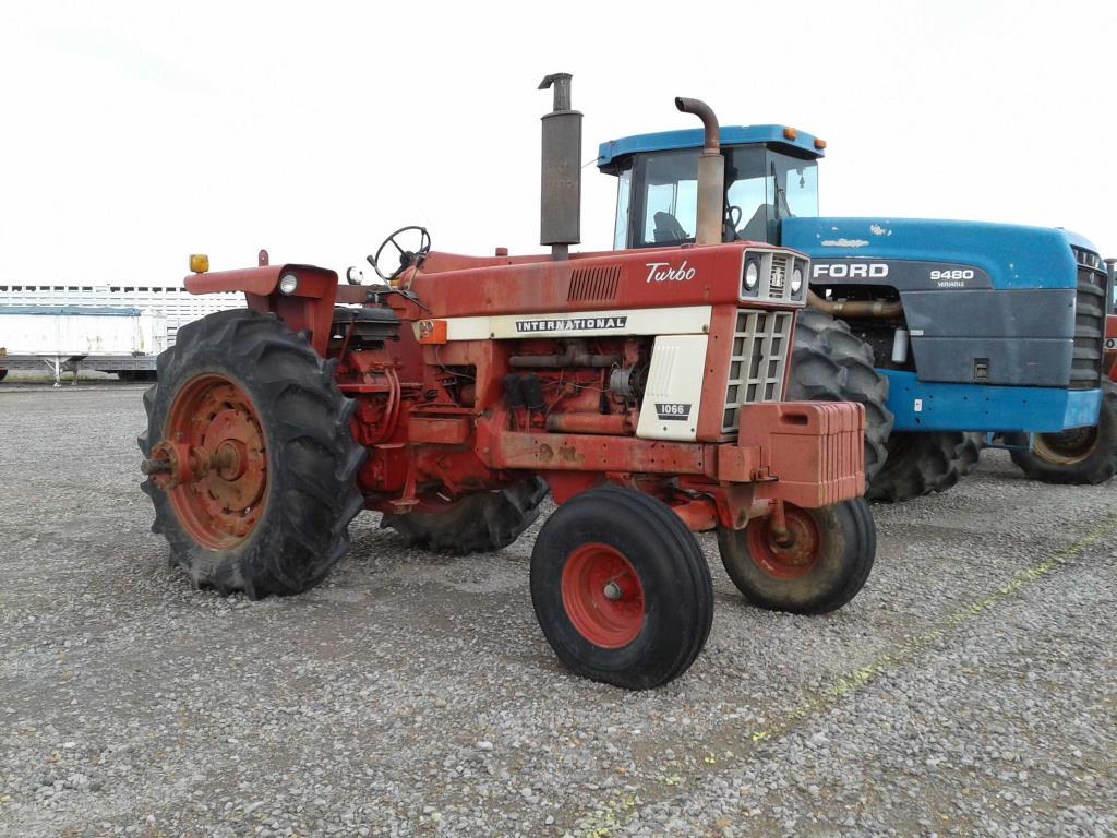 IH 1066 Tractor