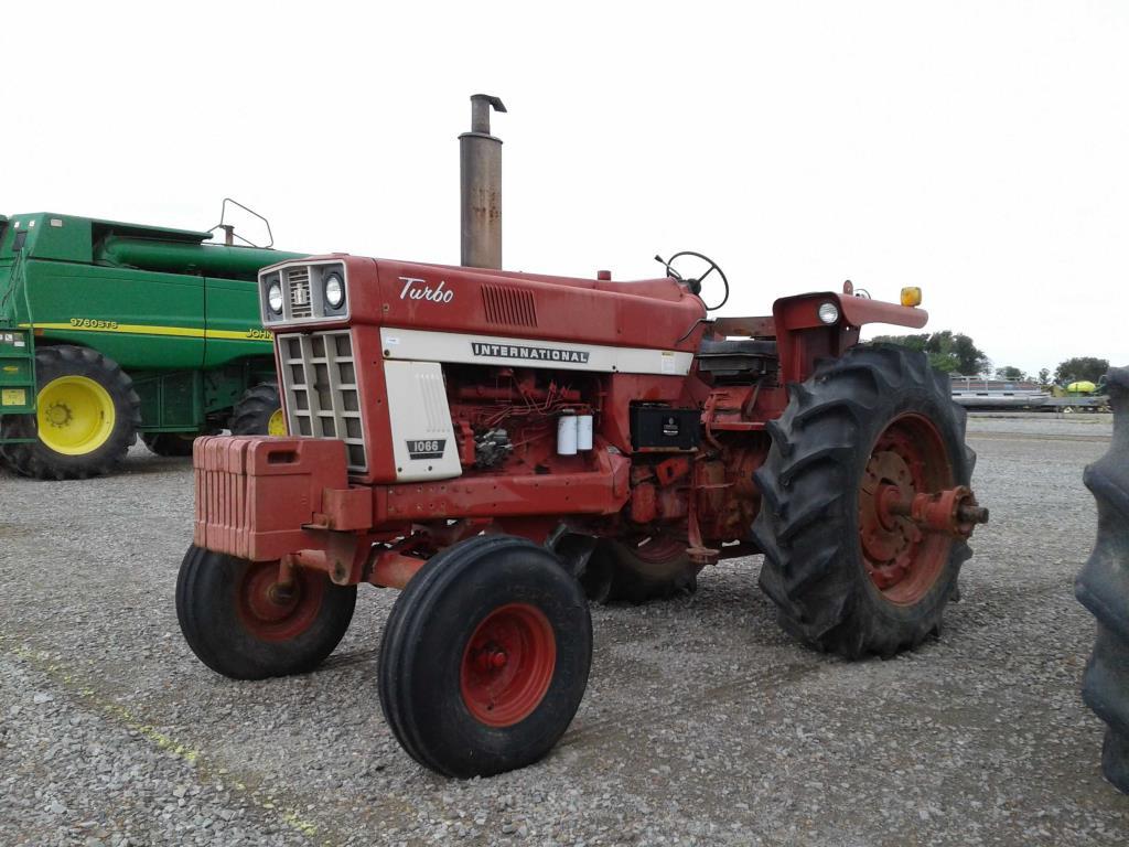 IH 1066 Tractor