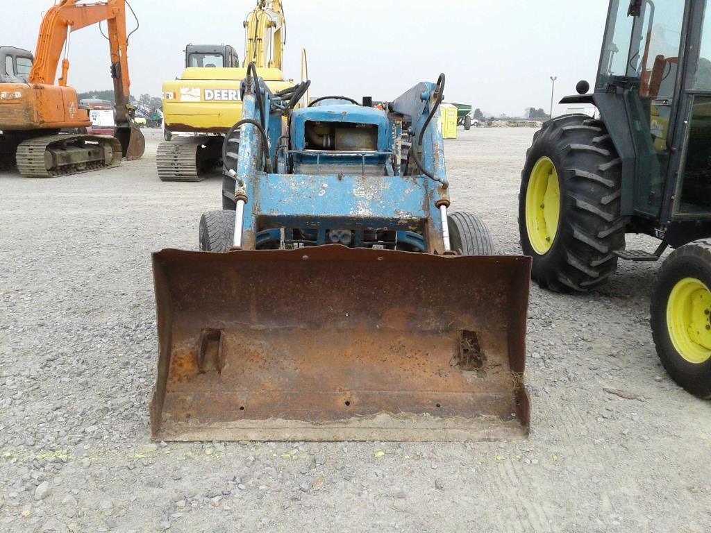 Ford 3400 Tractor w /Loader