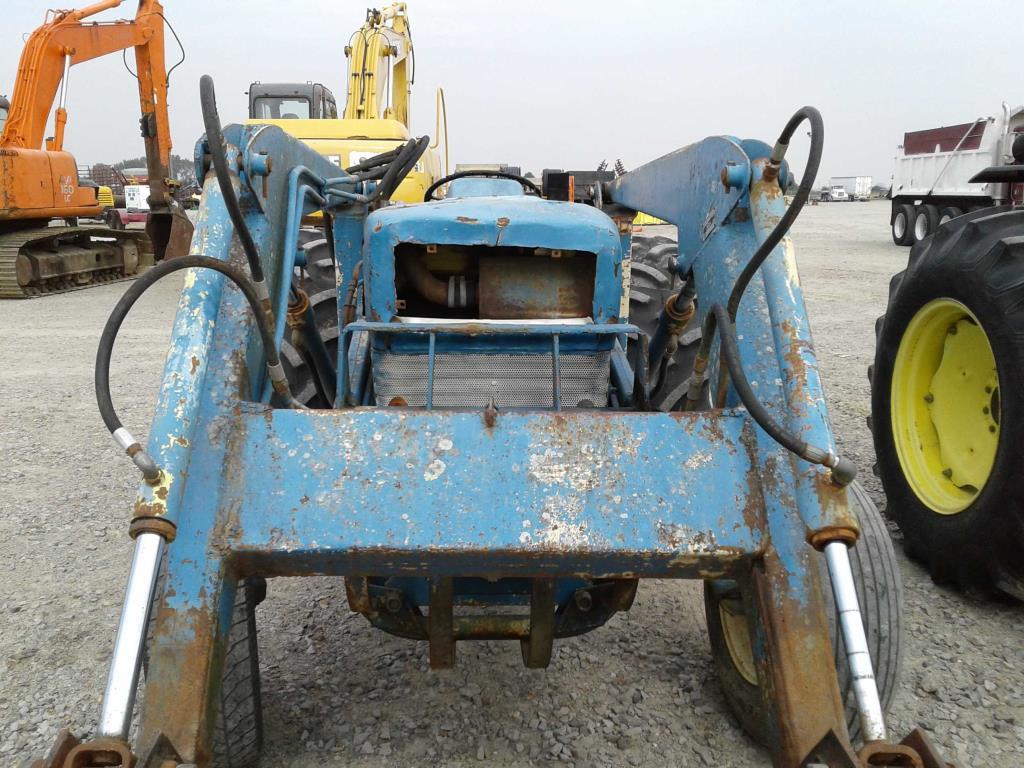 Ford 3400 Tractor w /Loader