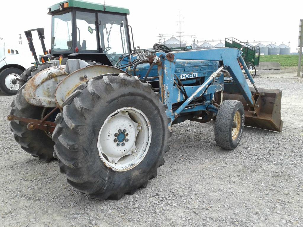 Ford 3400 Tractor w /Loader