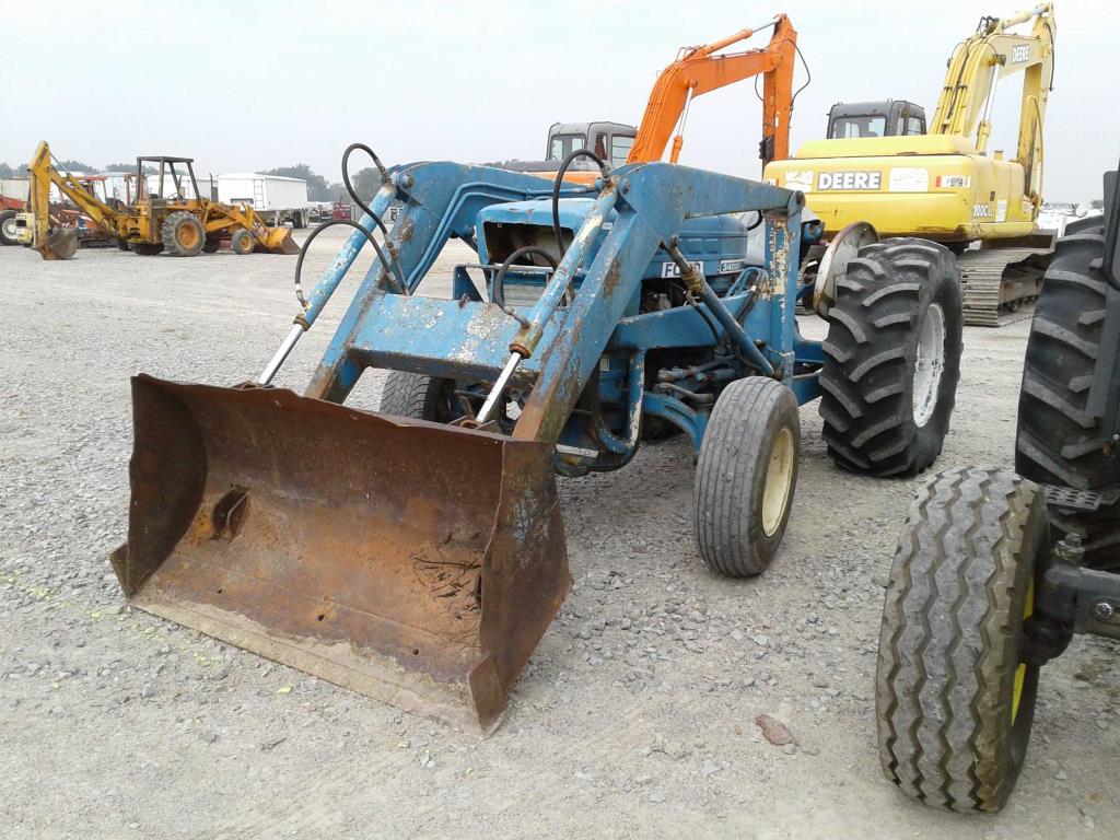 Ford 3400 Tractor w /Loader