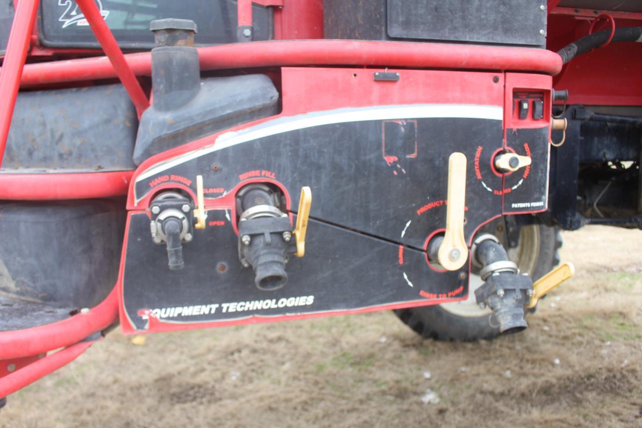 2016 Apache AS1220 Self Propelled Sprayer