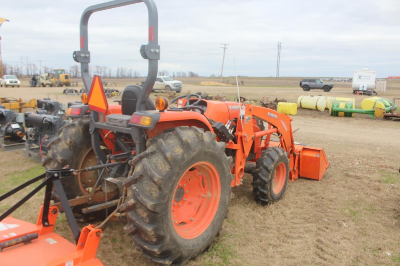 Kubota MX5200D Tractor w/ Front Loader