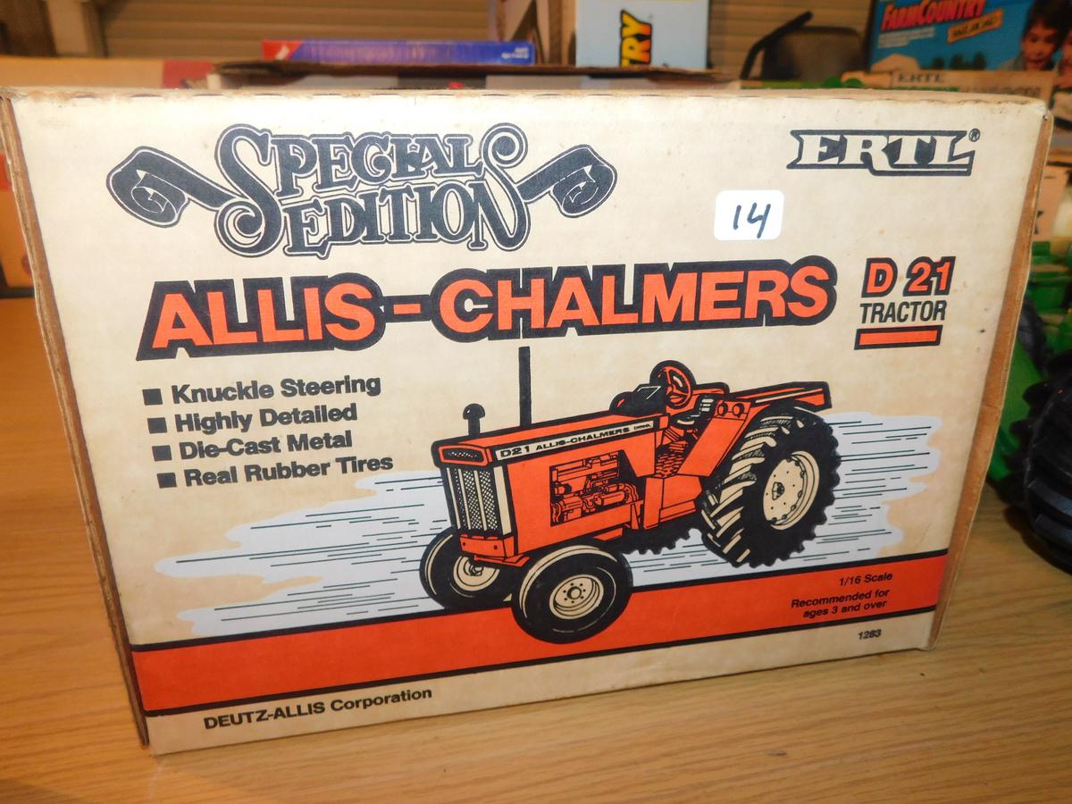 ERTL ALLIS CHALMERS D21 TRACTOR 1/16 W/ BOX