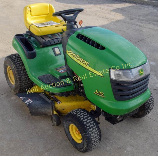 John Deere L110 lawn tractor