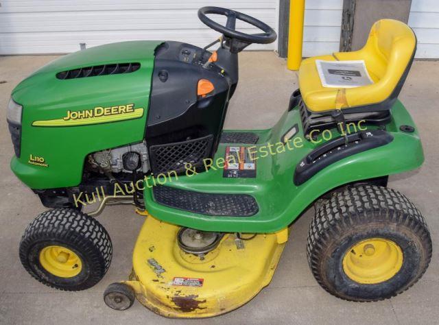 John Deere L110 lawn tractor