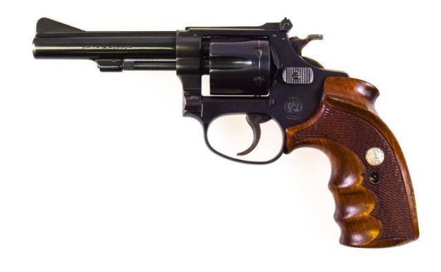 Smith & Wesson - Model of 1953 .22/.32 Kit Gun - .22 lr