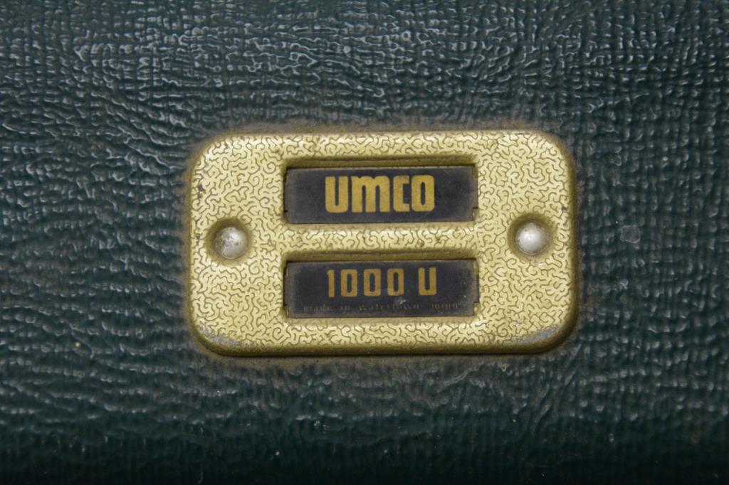 UMCO 1000U Tackle Box with 100 Lures