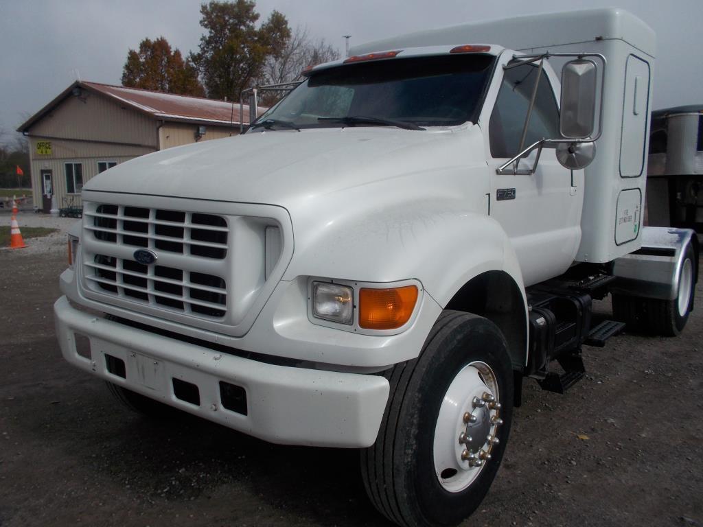 2002 FORD F-750 W/ SLEEPER CAB & GOOSE NECK AND BU  Year: 2002 Make: FORD M
