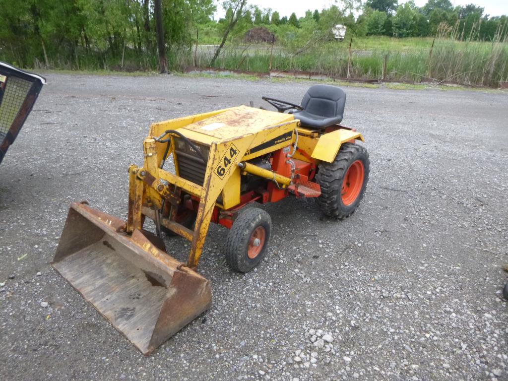 CASE B44 COMPACT TRACTOR W/ LOADER BUCKET RUNS. 14HP MOTOR.